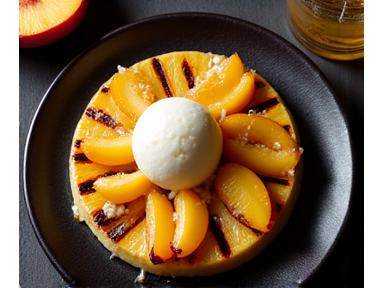 Grillierte Ananas und Pfirsiche mit Eis